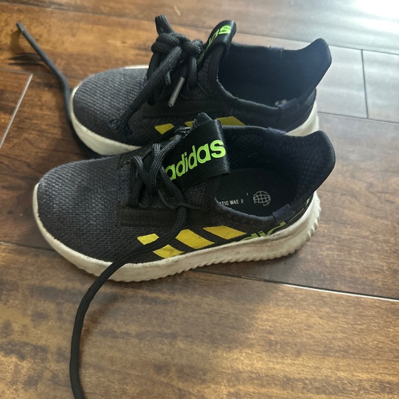 Adidas cloud foam boys shoe - Picture 1 of 3